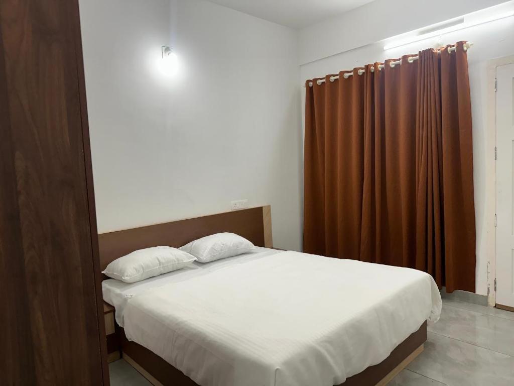 Jayalakshmi Rooms Vaduvanchal Bagian luar foto